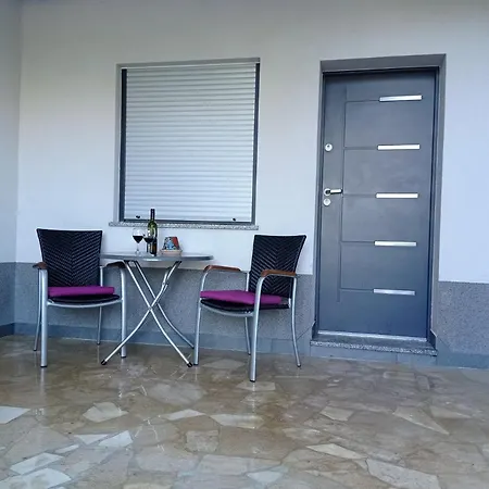 Alloggio in famiglia With Pool Pola