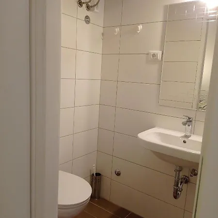 With Pool Alloggio in famiglia Pola