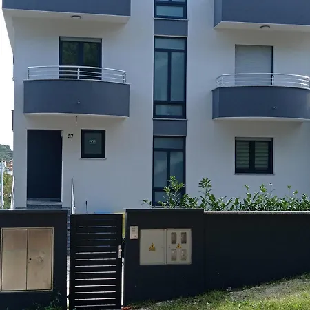 With Pool ホームステイ *