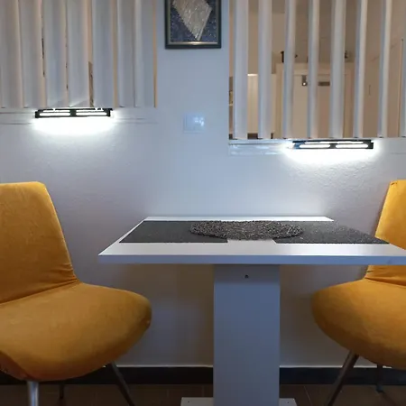 With Pool Alloggio in famiglia *