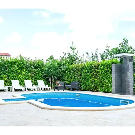 With Pool Homestay szállás *