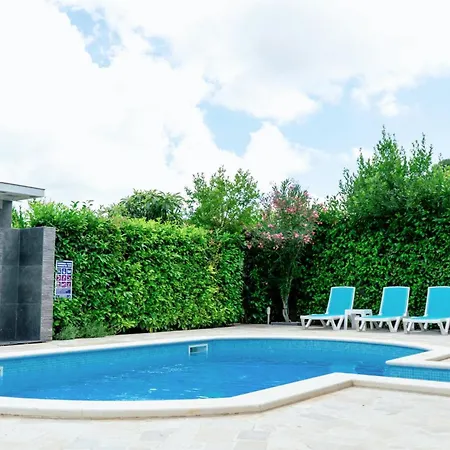 With Pool Homestay szállás *