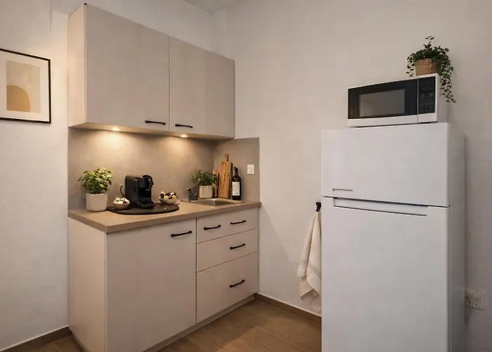 ホームステイ With Pool *