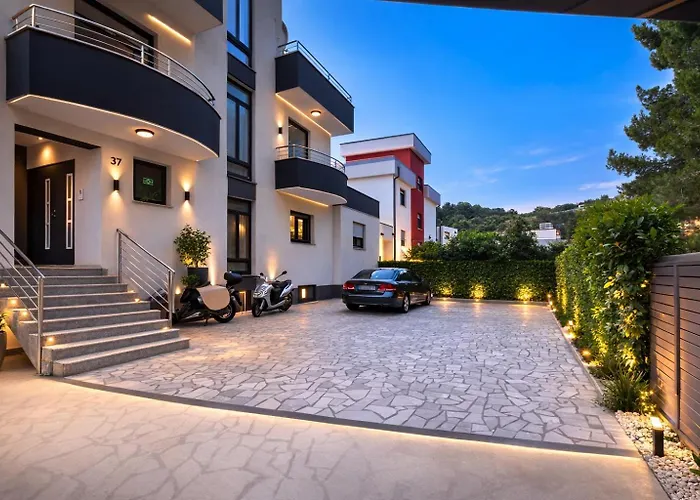 Δωμάτια σε οικογενειακή κατοικία With Pool *